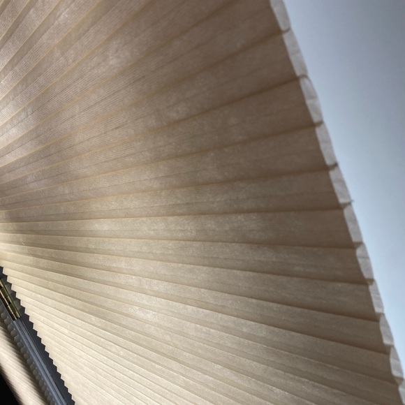 Hunter Douglas custom duette honeycomb blinds - Picture 2 of 7